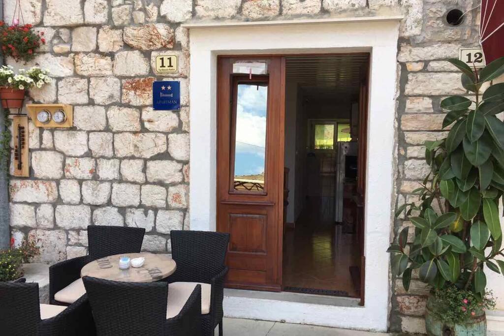 Apartman Knezovic Stari Grad  Eksteriør bilde